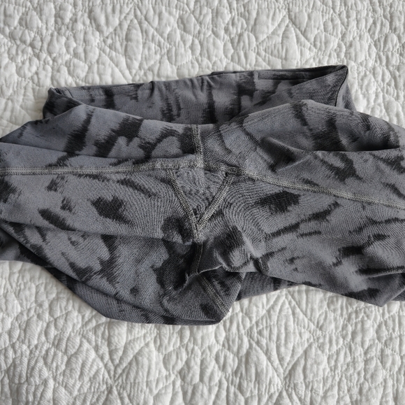 Lululemon InStill High-Rise Crop Tight 23" - Camo Asphalt Grey Black - Picture 15 of 15